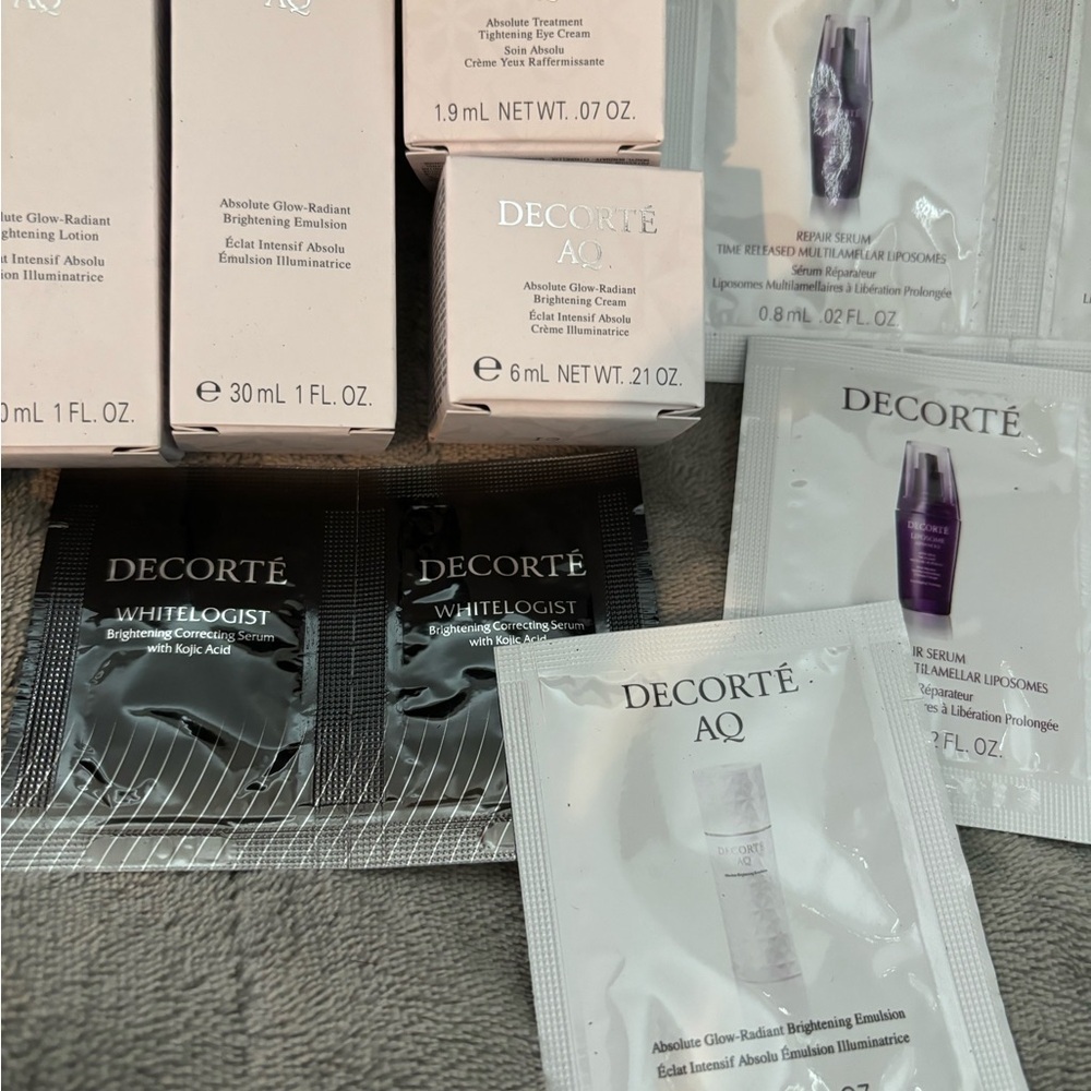 Decorte Skincare Set - Black and Purple - Picture 5 of 7